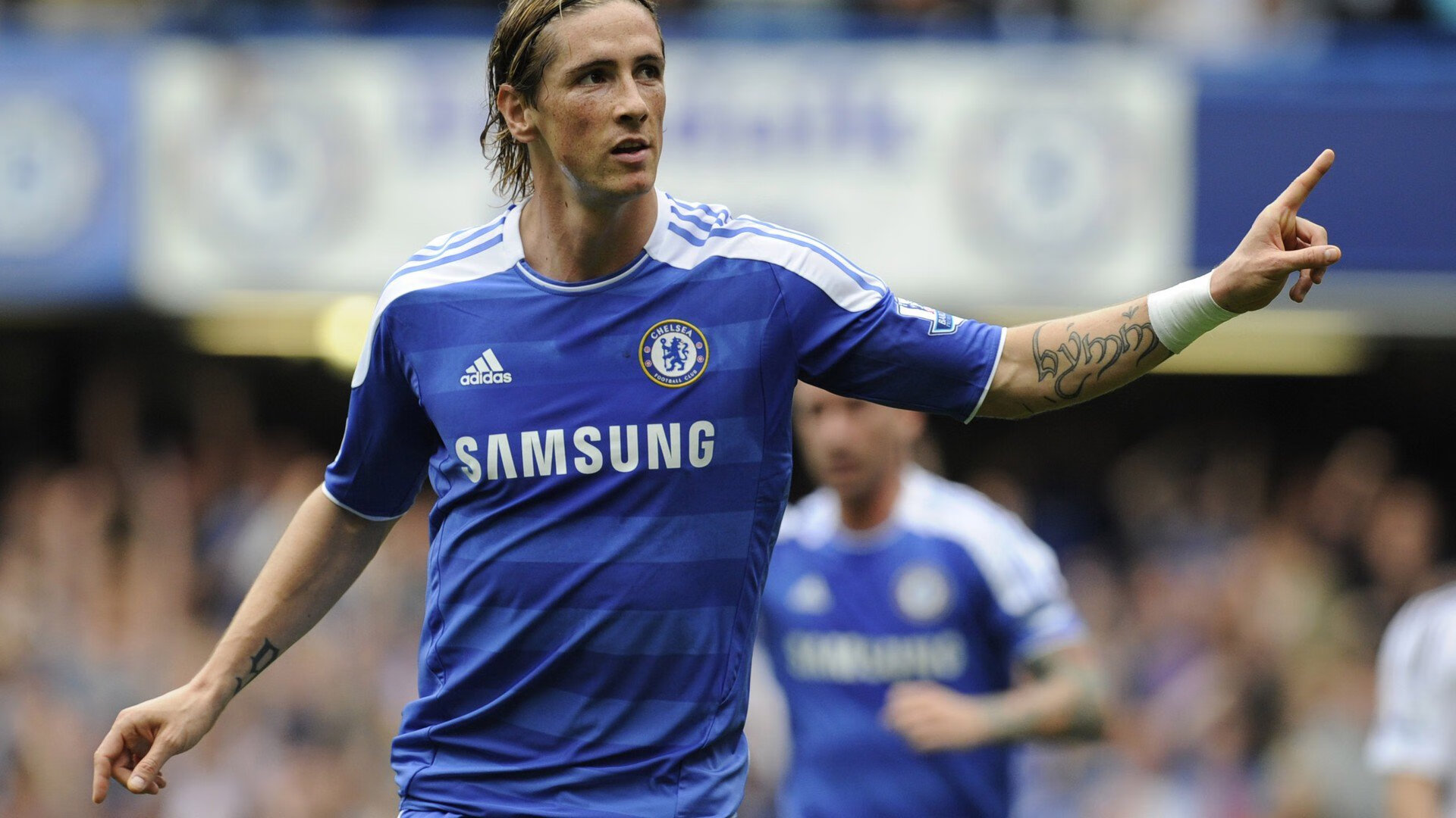 借助横向转移拉扯对方阵型，请找一个横向思维中横向移入或横向移出的案例