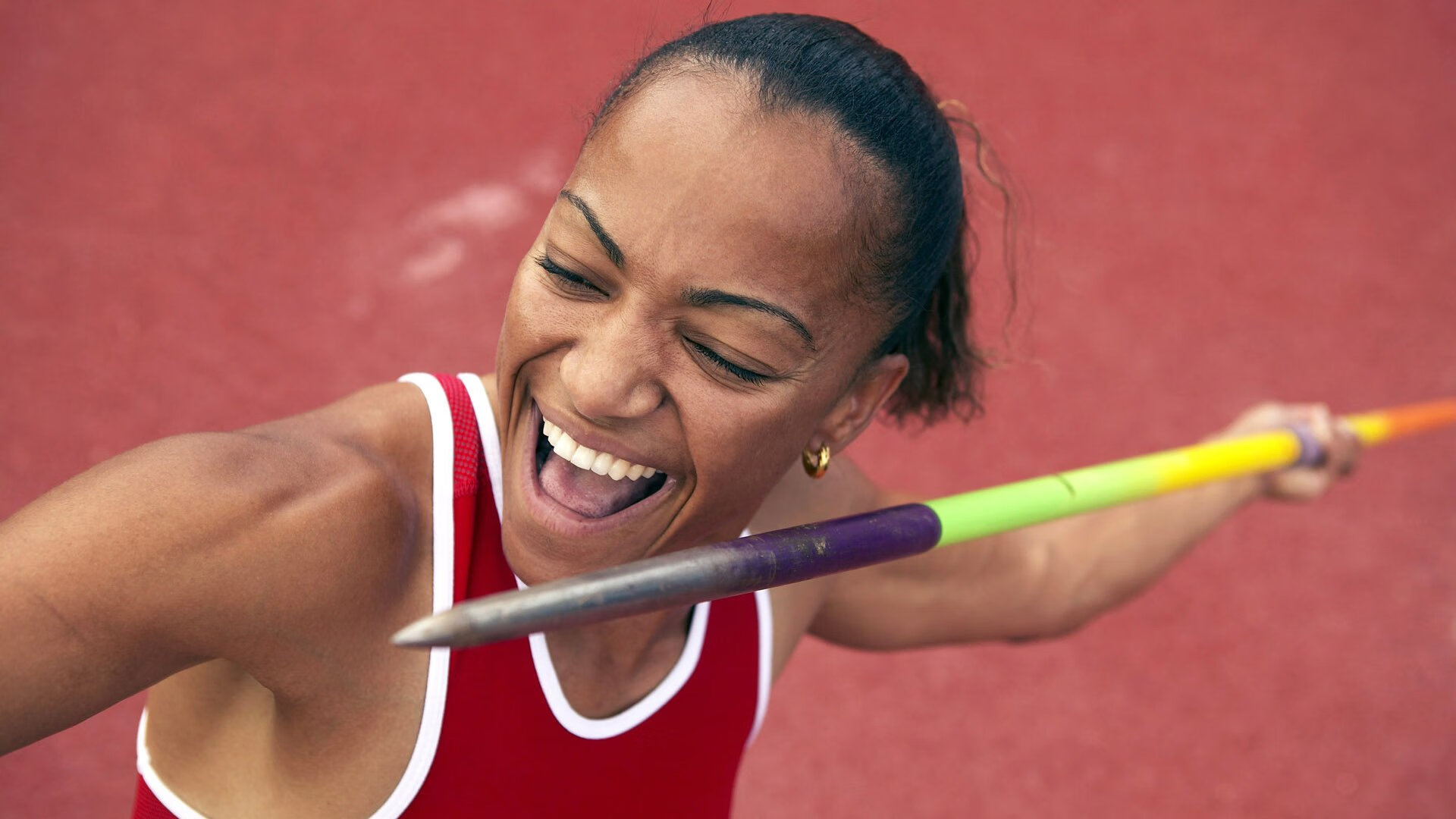 借助横向转移拉扯对方阵型，请找一个横向思维中横向移入或横向移出的案例